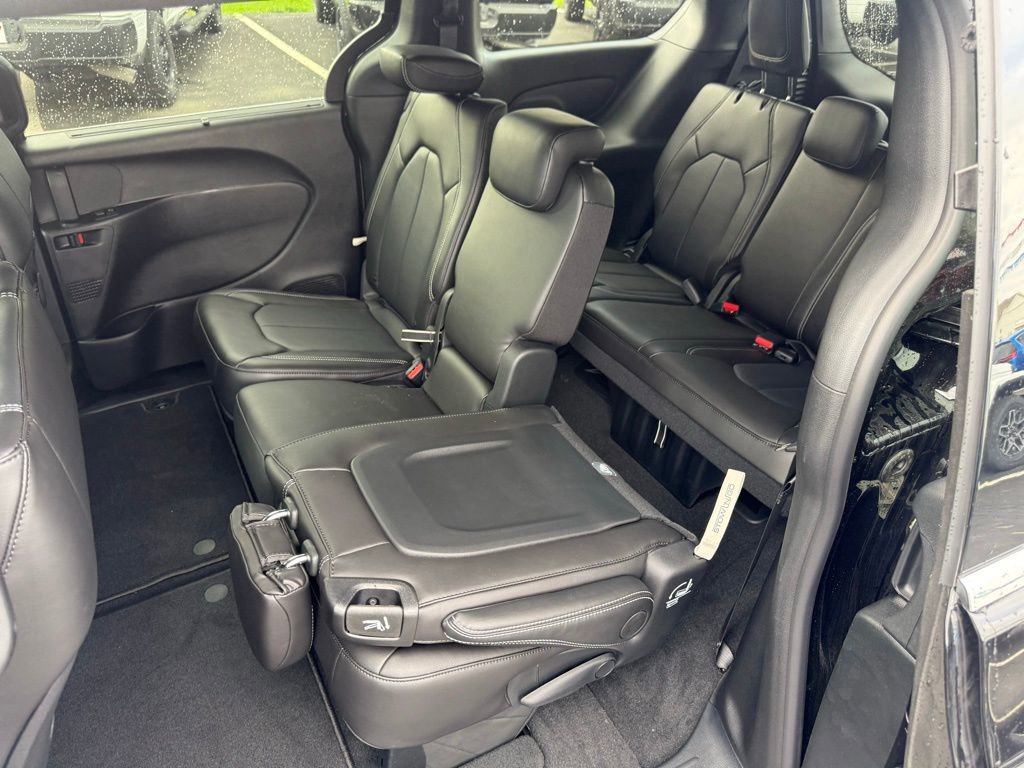 New 2026 Chrysler Pacifica Select FWD image 36