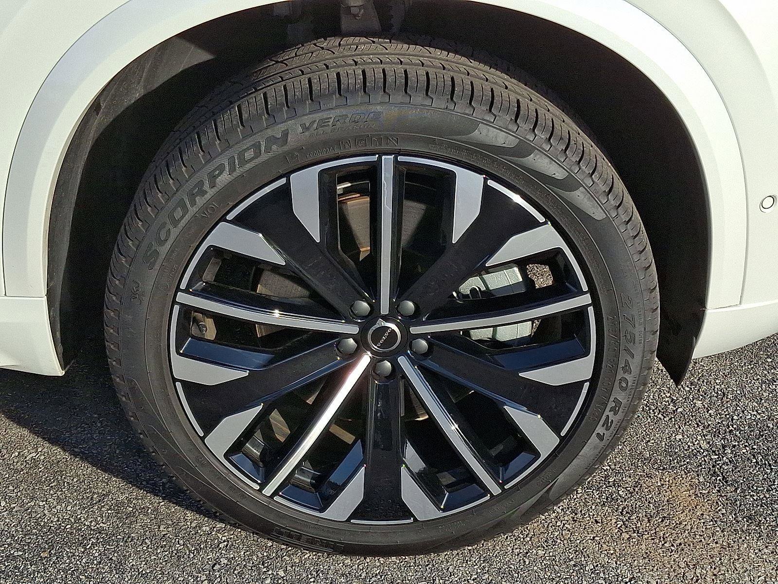 Certified 2025 Volvo XC90 T8 Ultra image 8