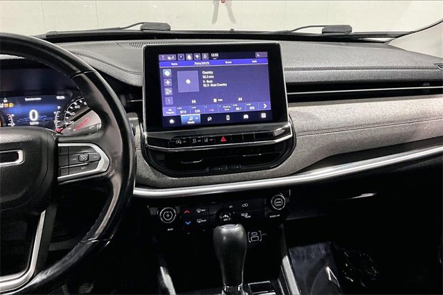 Used 2022 Jeep Compass Latitude image 9