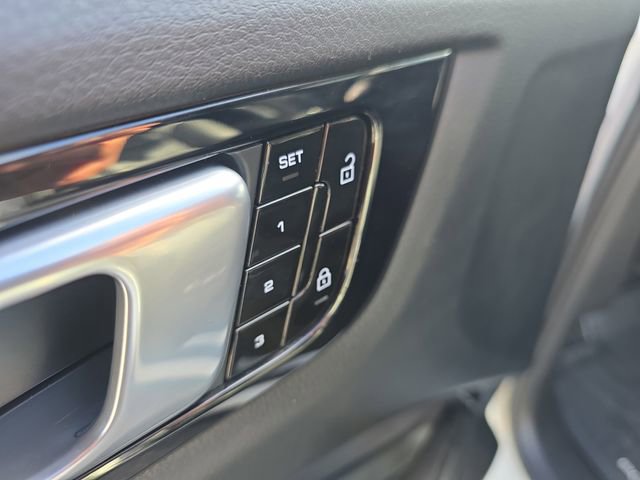 Used 2019 Porsche Cayenne S image 19