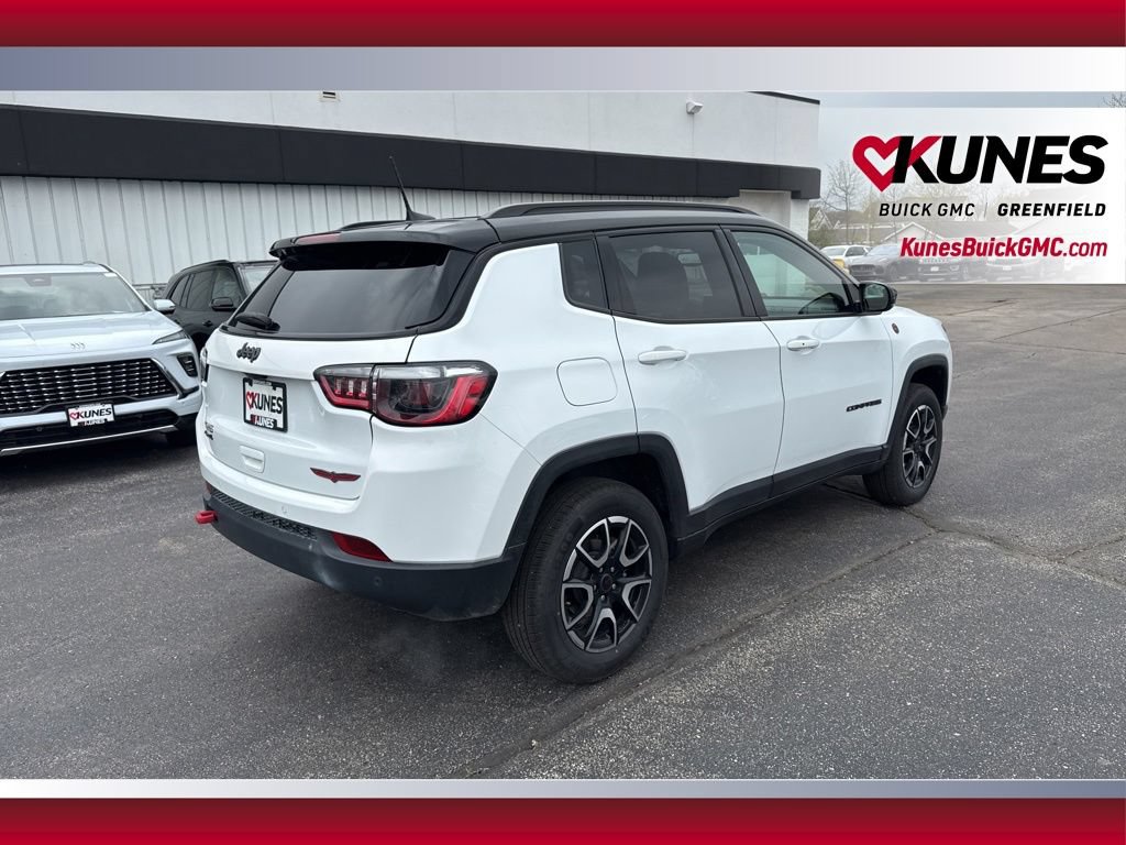 Used 2025 Jeep Compass Trailhawk AWD/4WD image 5