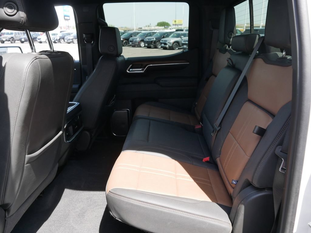 Used 2024 Chevrolet Silverado 1500 High Country w/ Technology Package AWD/4WD image 15