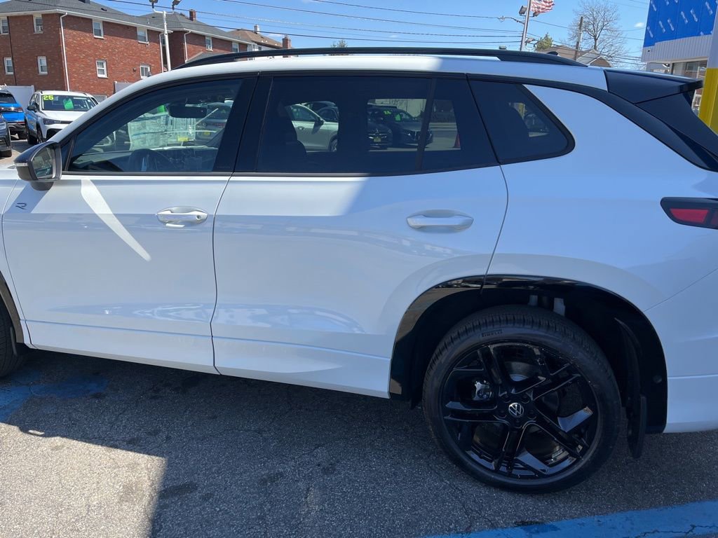 New 2026 Volkswagen Tiguan SE R-Line image 18