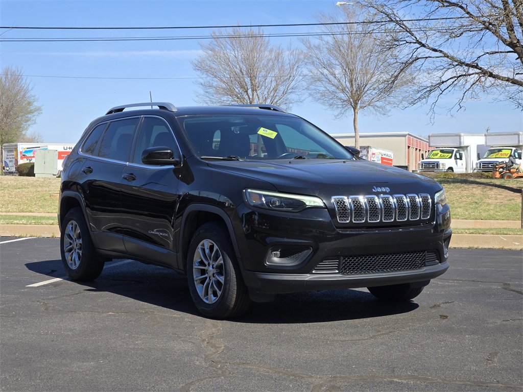 Used 2020 Jeep Cherokee Latitude Plus w/ Comfort/Convenience Group image 3