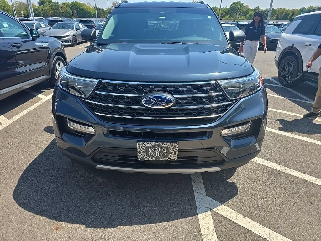 Used 2022 Ford Explorer XLT w/ Equipment Group 202A AWD/4WD image 3