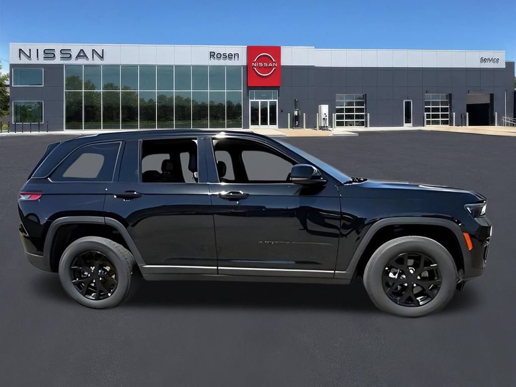 Used 2025 Jeep Grand Cherokee Altitude AWD/4WD video 2