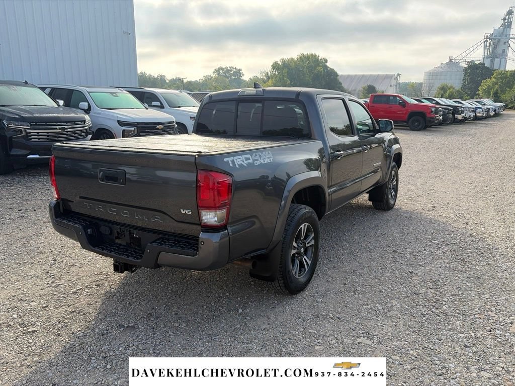 Used 2016 Toyota Tacoma TRD Sport AWD/4WD image 5