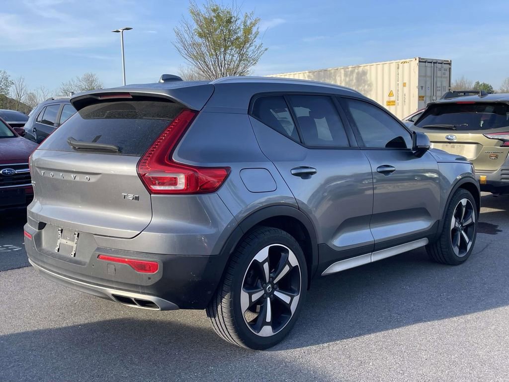Used 2019 Volvo XC40 T5 Momentum image 4