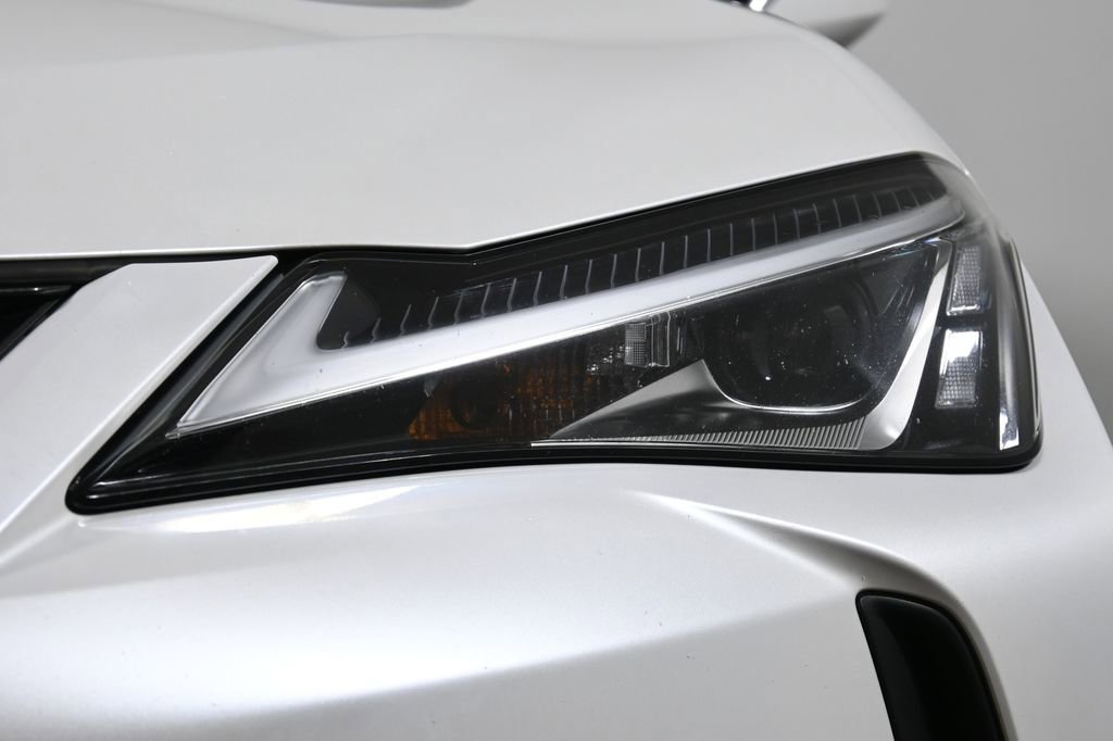 Used 2022 Lexus UX 200 w/ Accessory Package (Z2) image 11