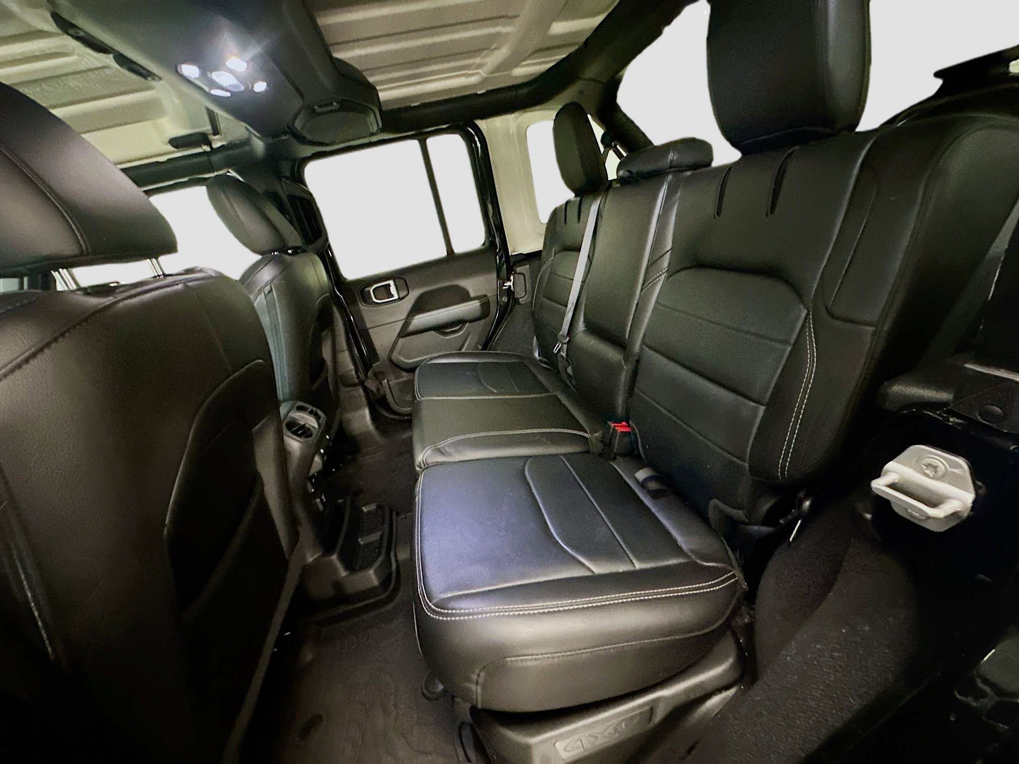 Used 2023 Jeep Wrangler Unlimited Sahara AWD/4WD image 29