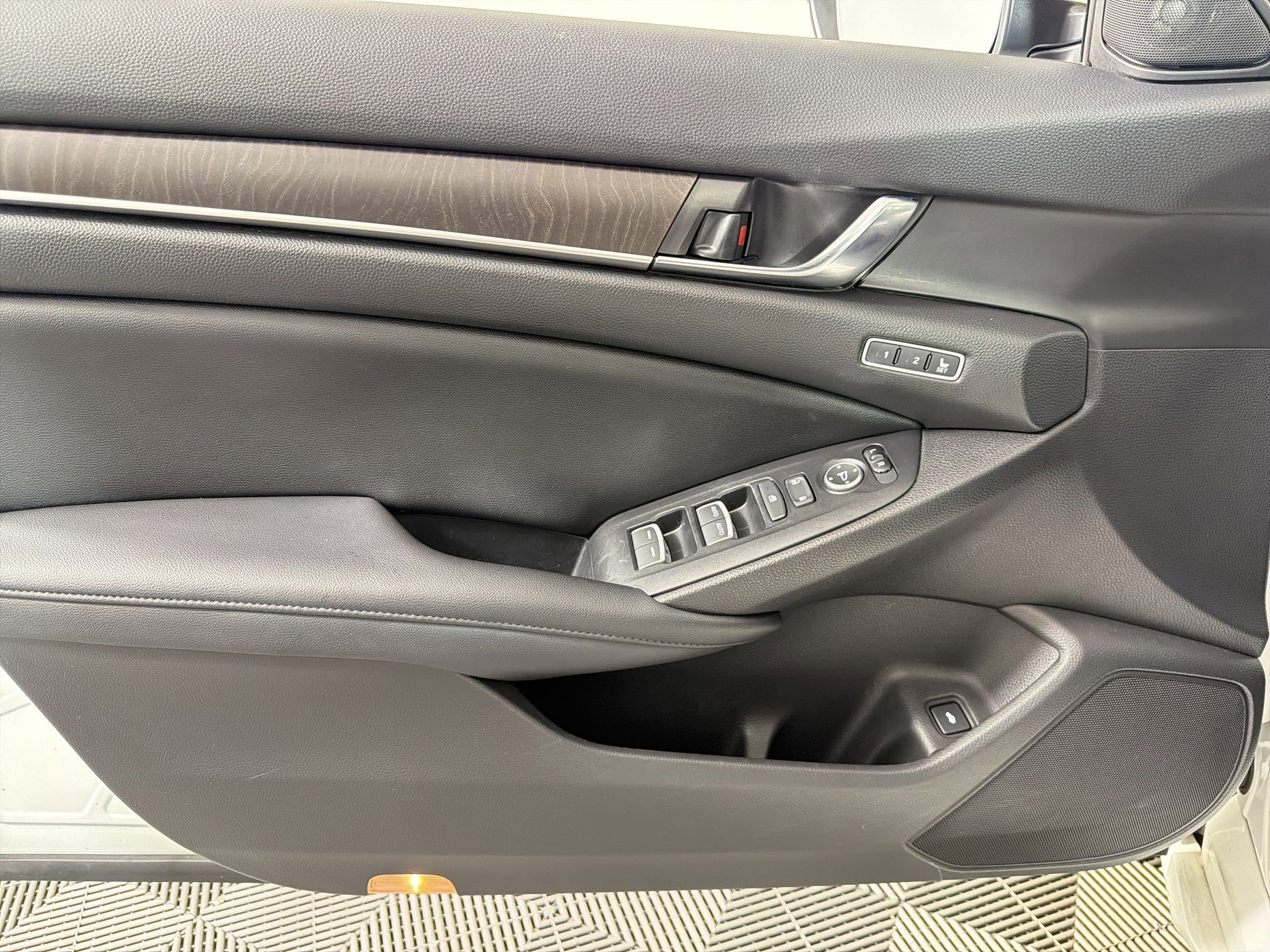 Used 2019 Honda Accord EX-L image 12