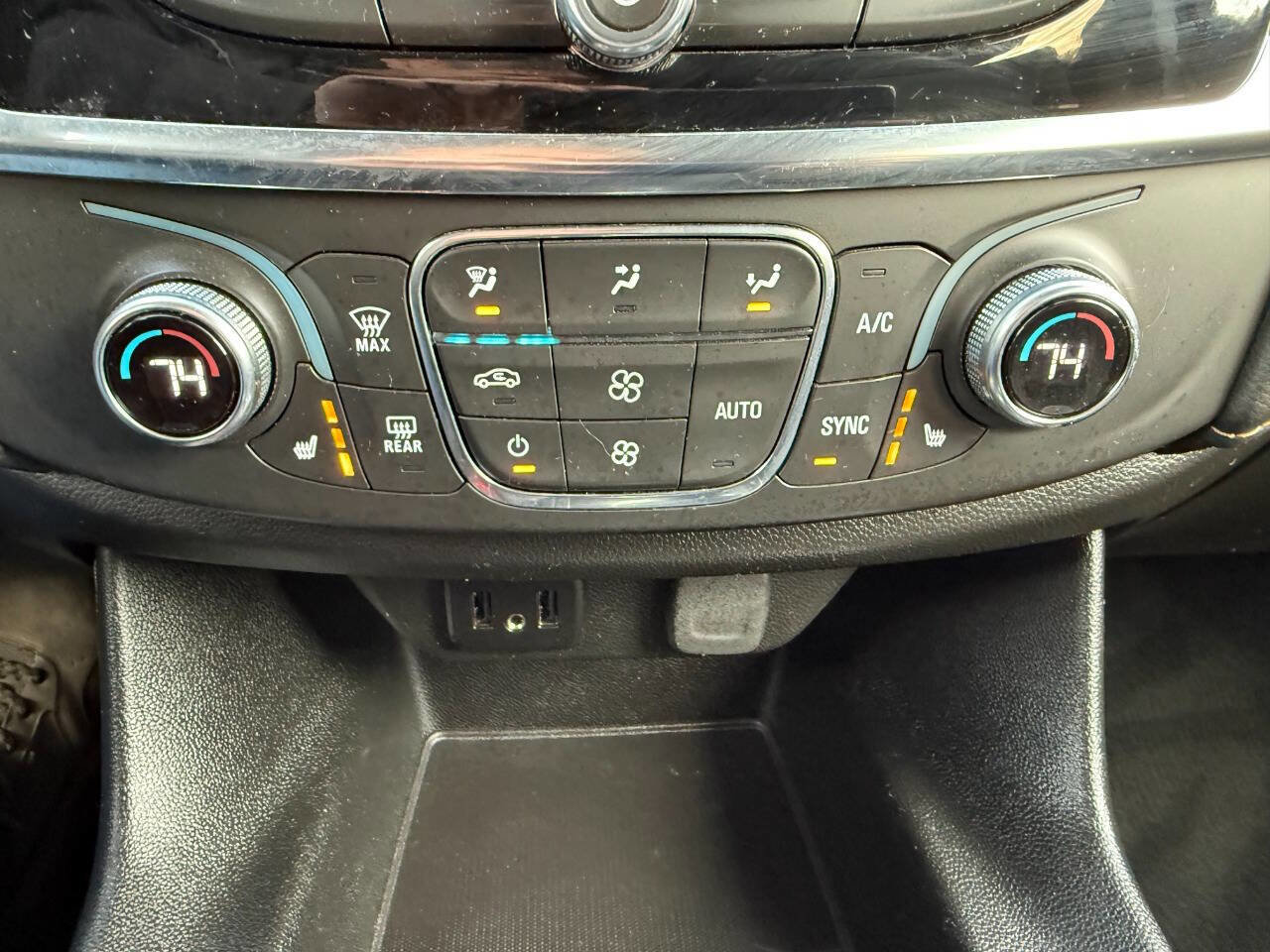 Used 2021 Chevrolet Traverse LT w/ LPO, Blackout Package image 19