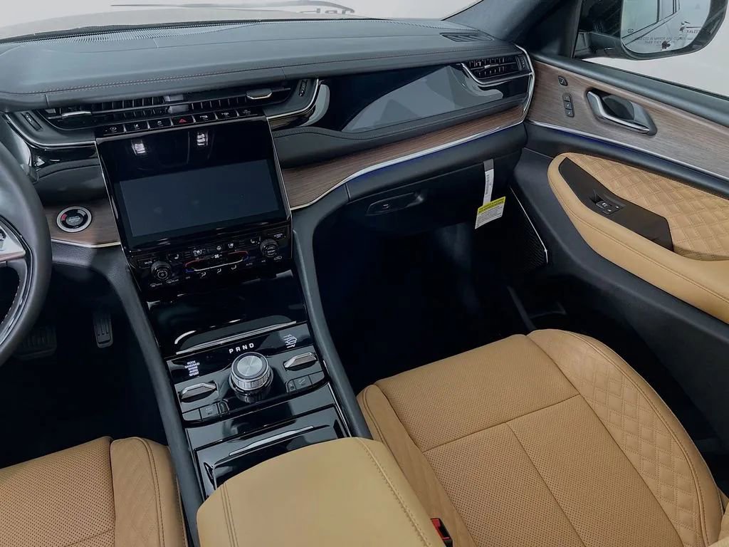 New 2025 Jeep Grand Cherokee Summit w/ Adv Protech Group IV image 24