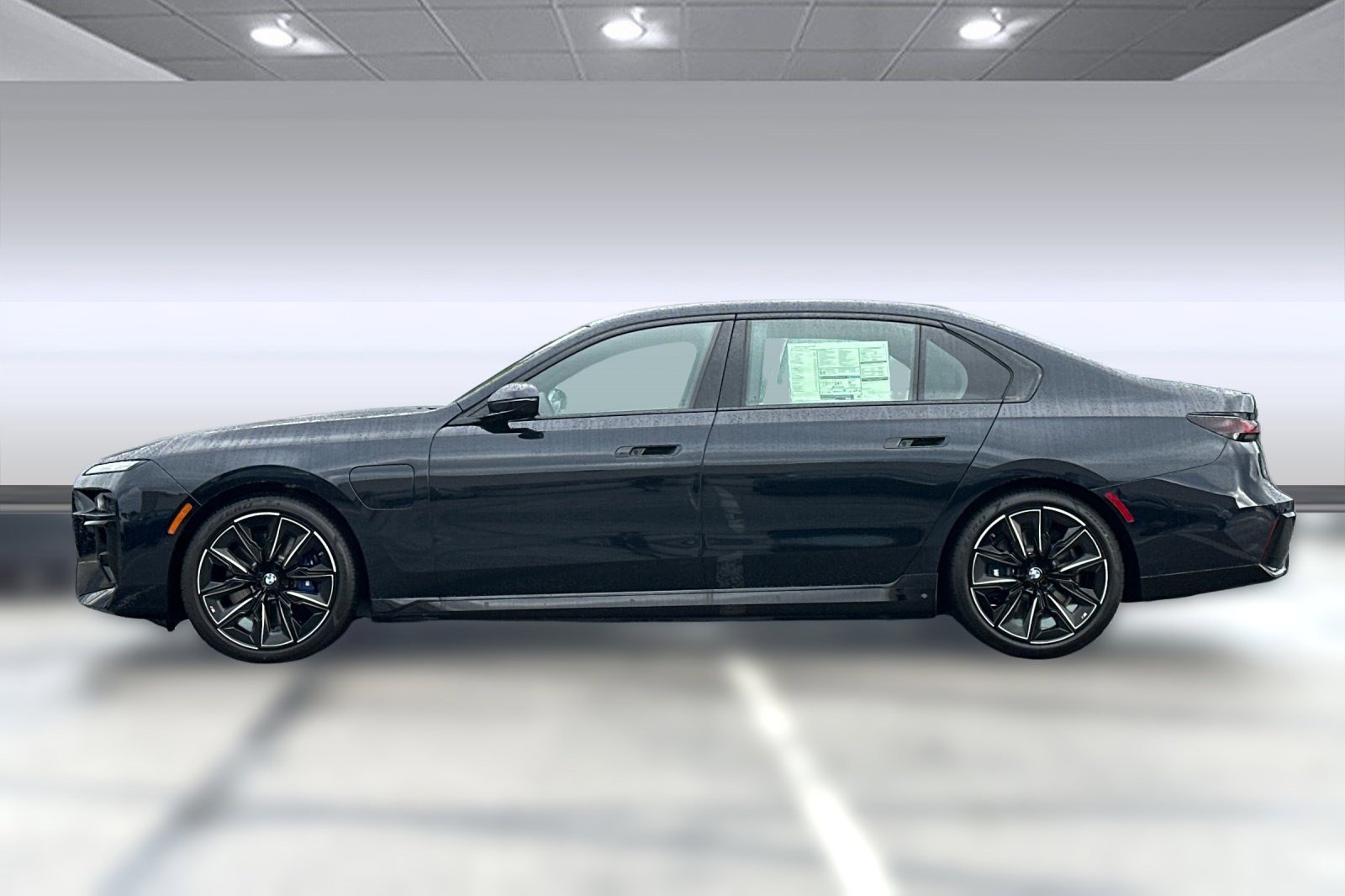 New 2026 BMW 750e xDrive w/ Executive Package image 2