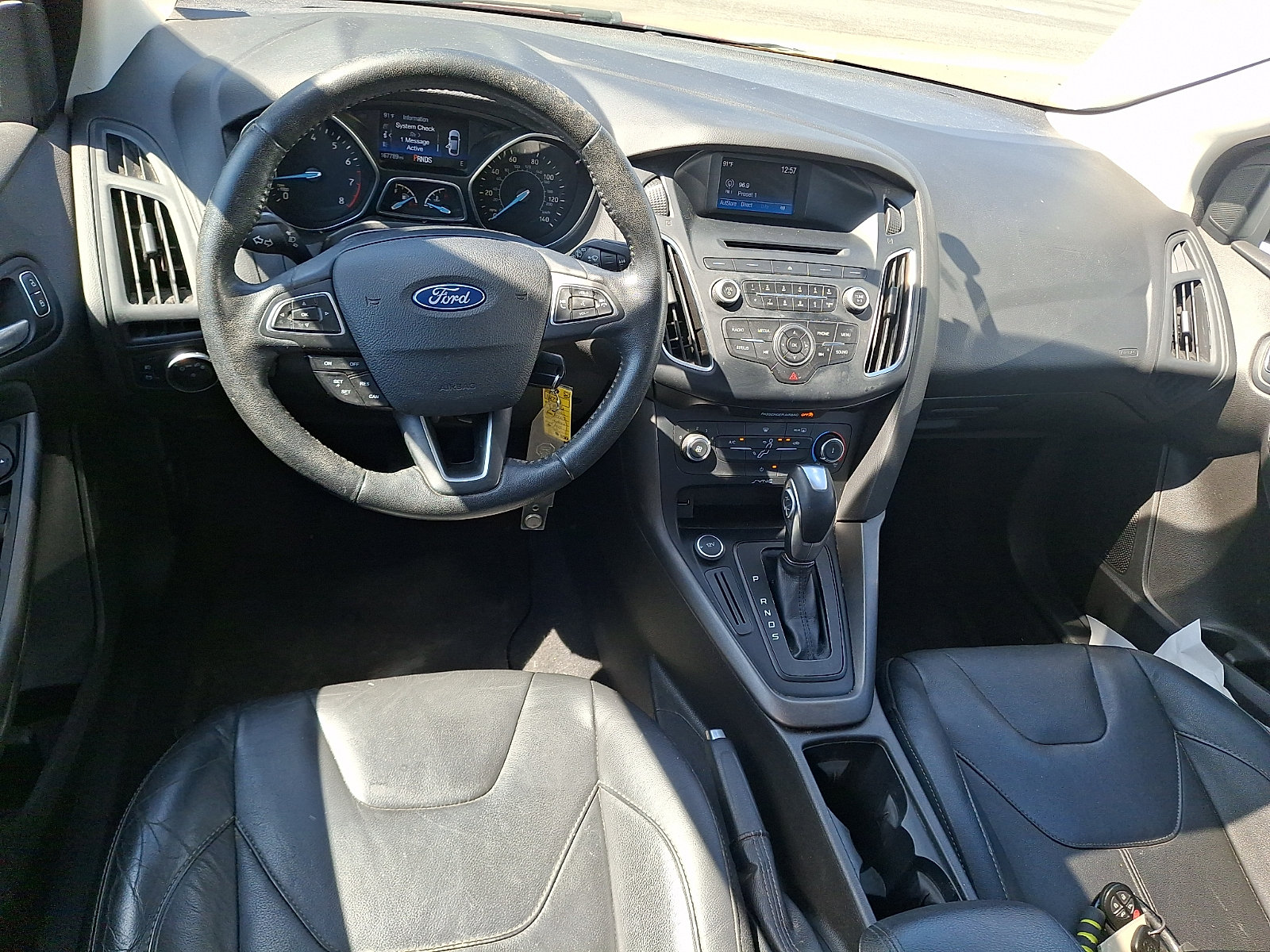 Used 2016 Ford Focus SE w/ Equipment Group 201A FWD image 11