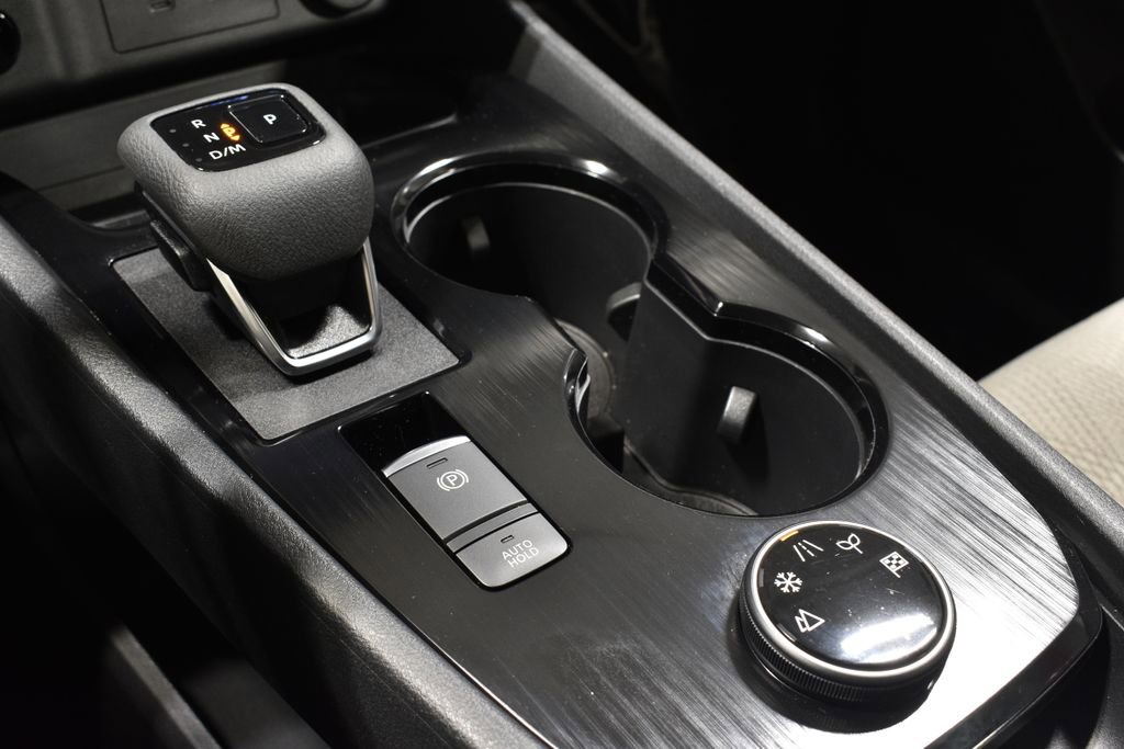 Used 2025 Nissan Rogue SV image 25