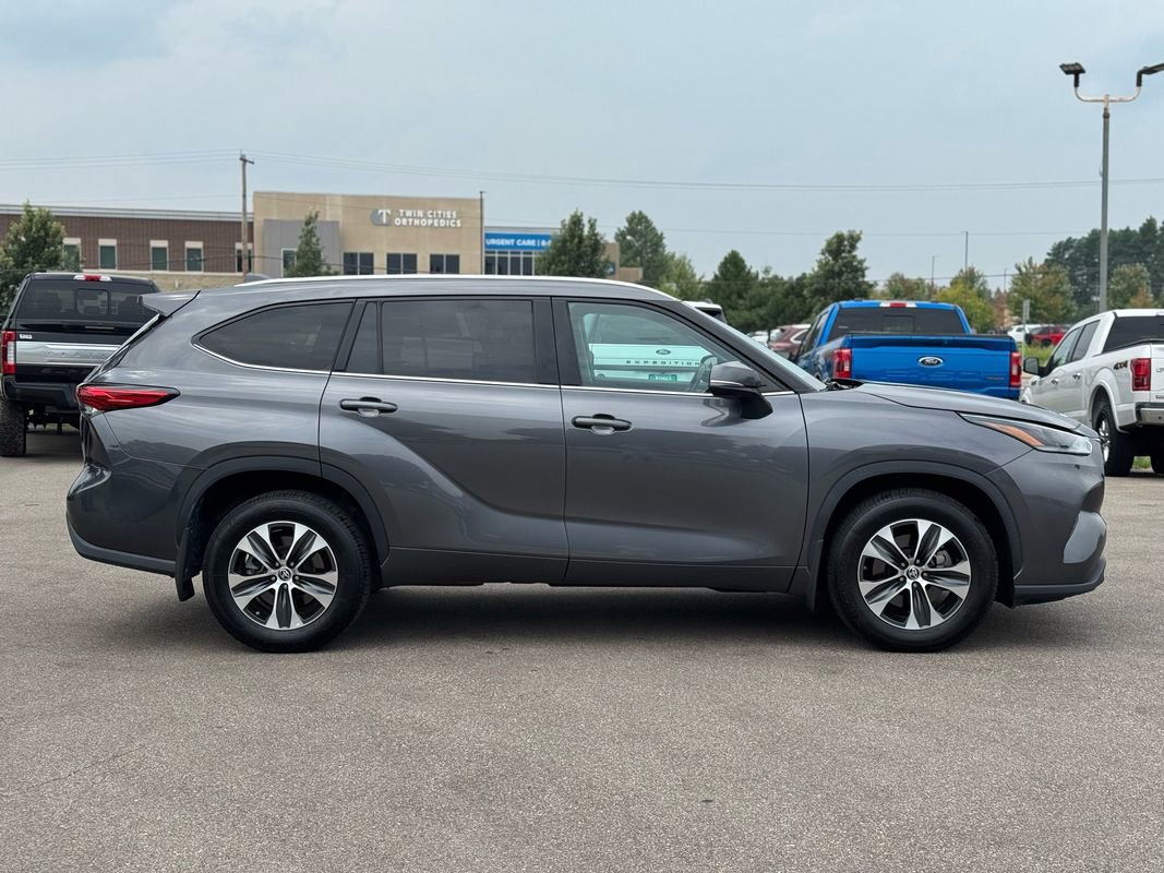 Used 2021 Toyota Highlander XLE image 9