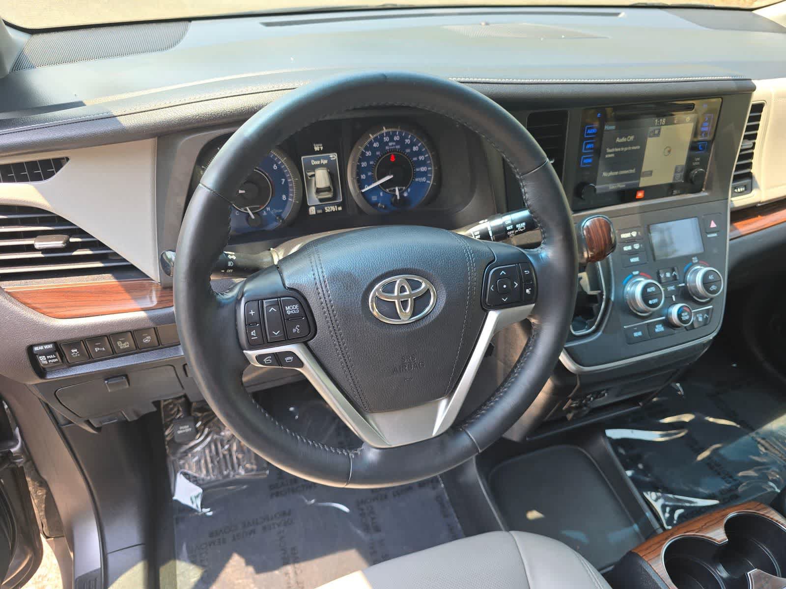 Used 2017 Toyota Sienna Limited AWD/4WD image 2