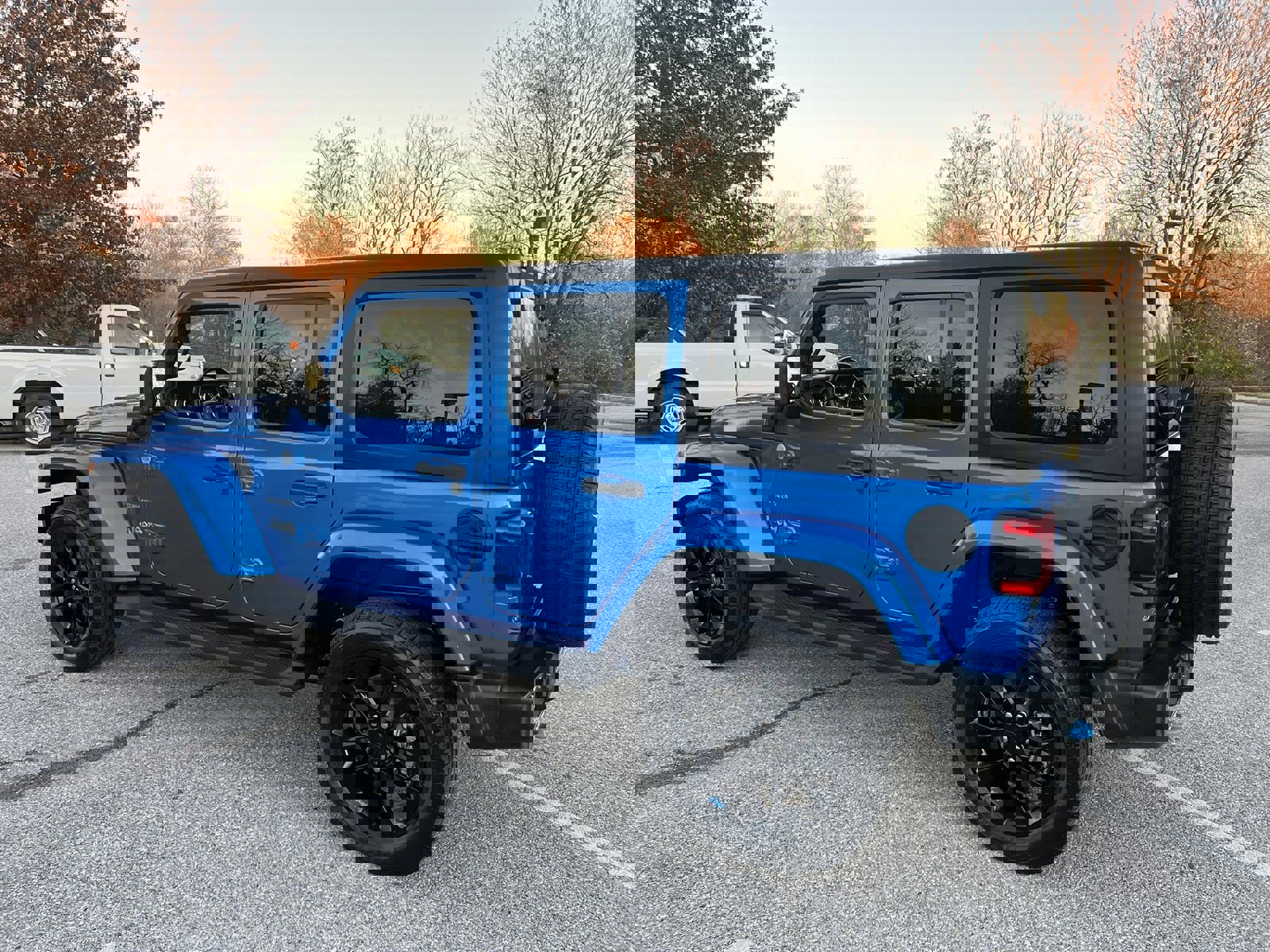 Used 2022 Jeep Wrangler Unlimited Sahara w/ Cold Weather Group image 7
