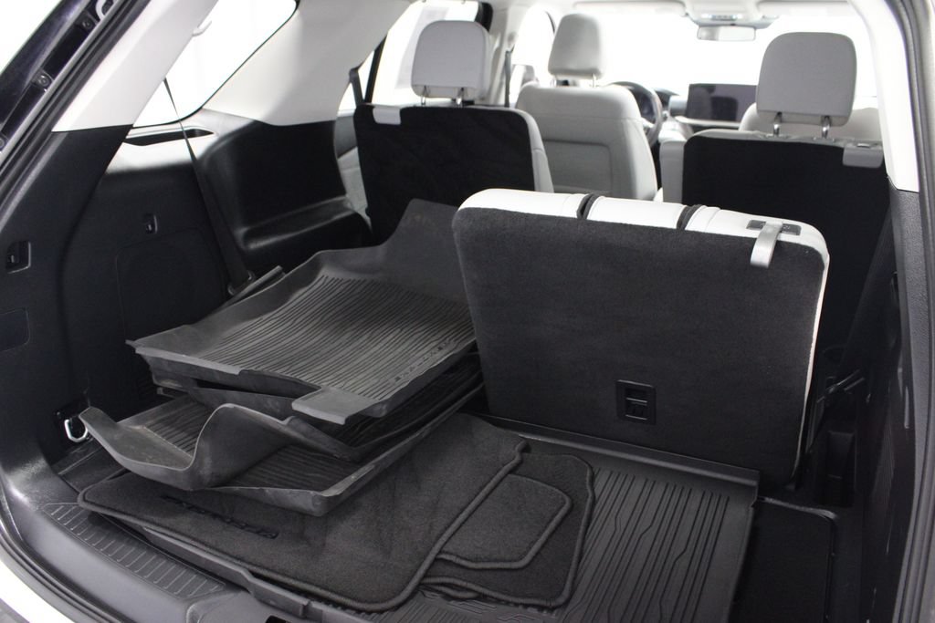 Certified 2025 Ford Explorer Platinum w/ Ultimate Package AWD/4WD image 16