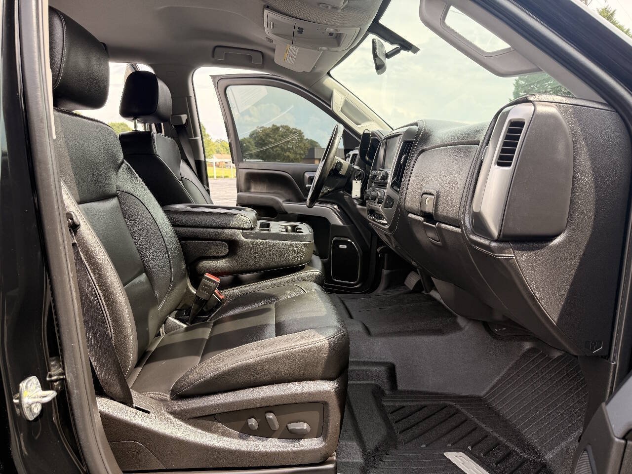 Used 2019 Chevrolet Silverado 2500 LTZ w/ Duramax Plus Package AWD/4WD image 25