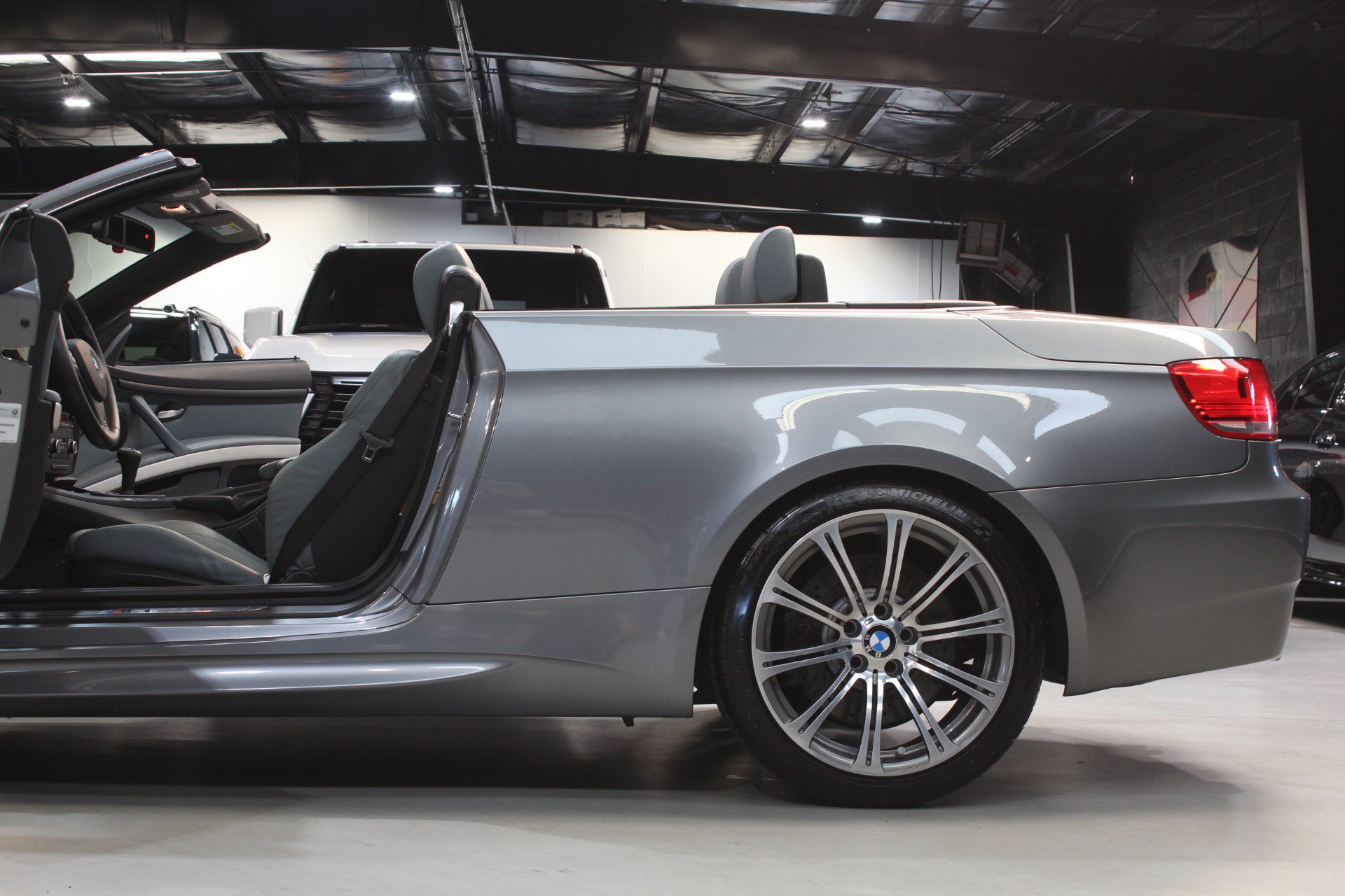 Used 2008 BMW M3 Convertible w/ Premium Pkg RWD image 32