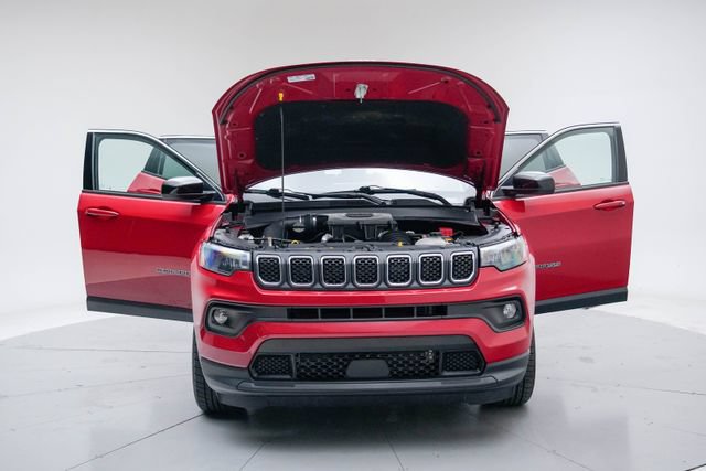 Used 2024 Jeep Compass Latitude AWD/4WD image 17