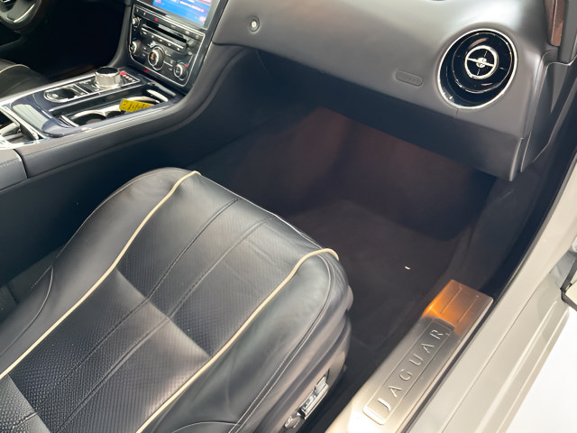 Used 2012 Jaguar XJ Supercharged RWD image 25