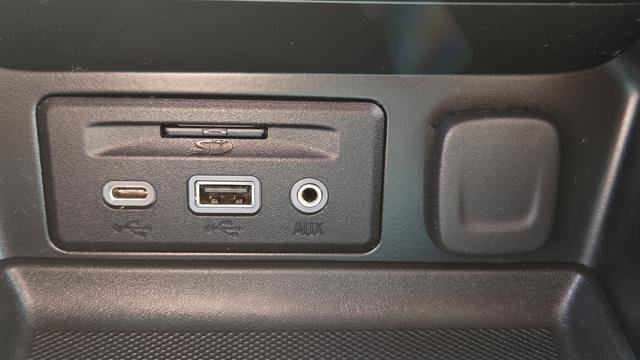 Used 2024 GMC Terrain SLT w/ Infotainment Package II image 31