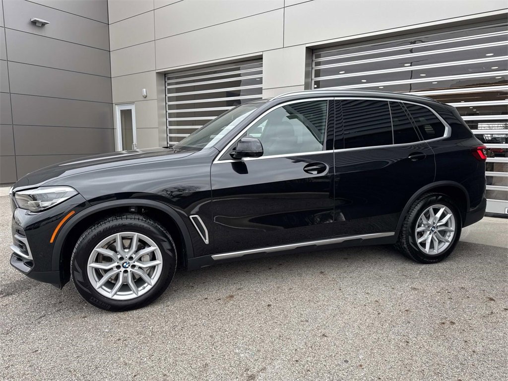 Used 2022 BMW X5 xDrive40i w/ Premium Package image 3
