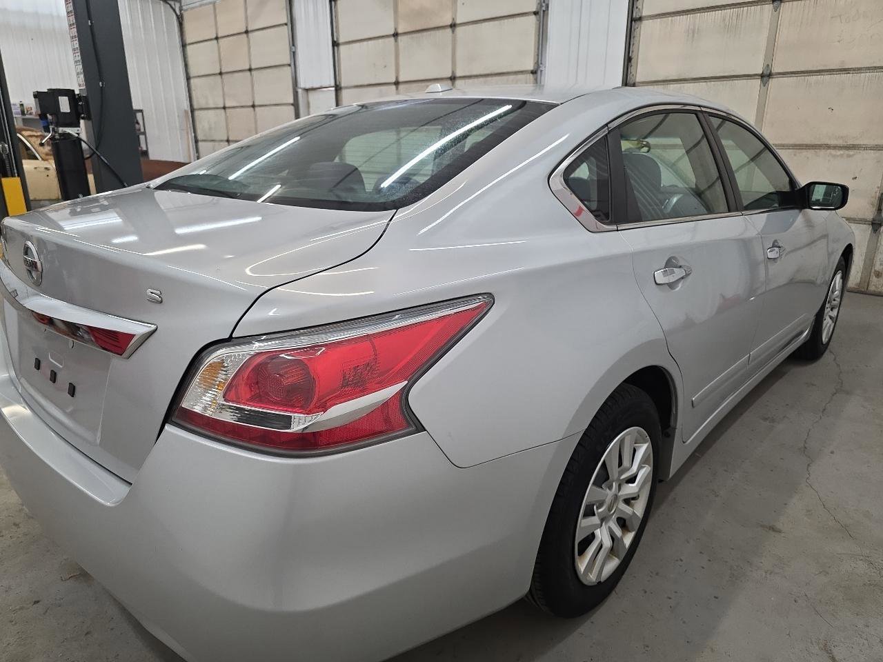 Used 2015 Nissan Altima 2.5 S w/ Power Driver Seat Package FWD image 14
