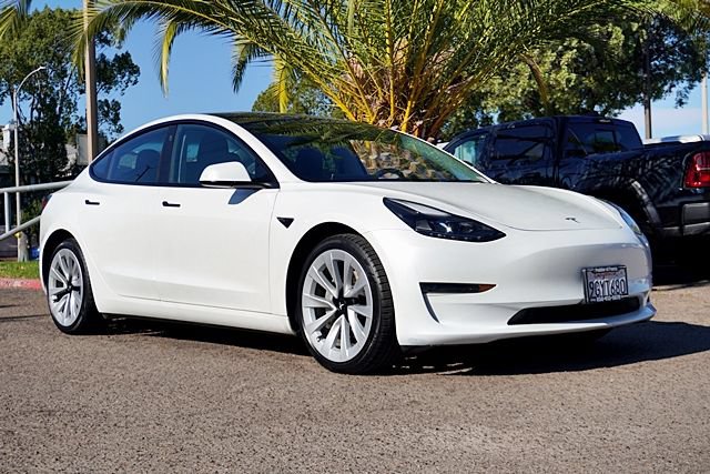 Used 2023 Tesla Model 3 Standard Range RWD image 3