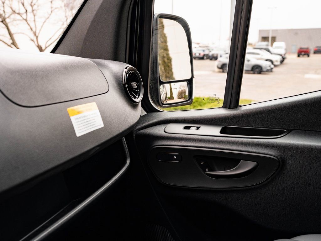 Used 2023 Mercedes-Benz Sprinter 2500 image 36