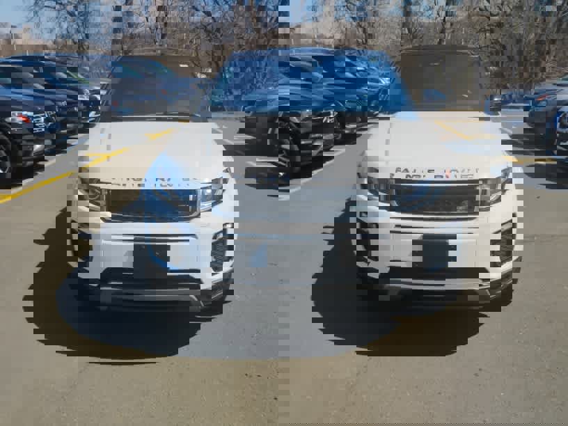 Used 2019 Land Rover Range Rover Evoque SE Premium image 3