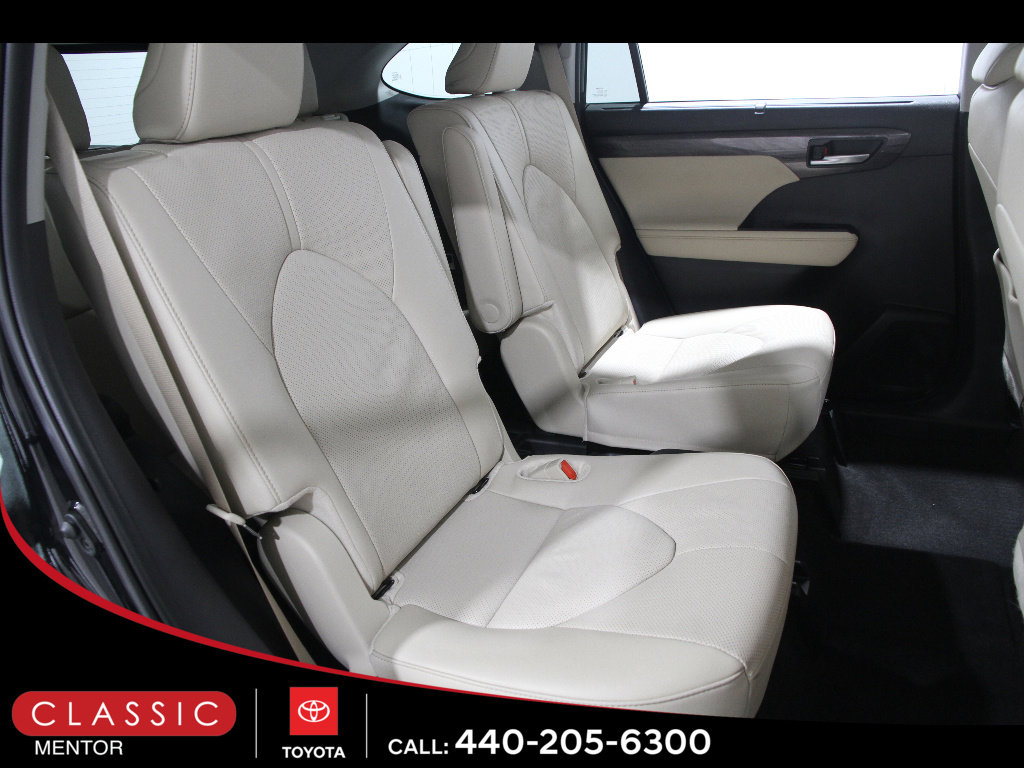 Certified 2025 Toyota Highlander Limited image 18