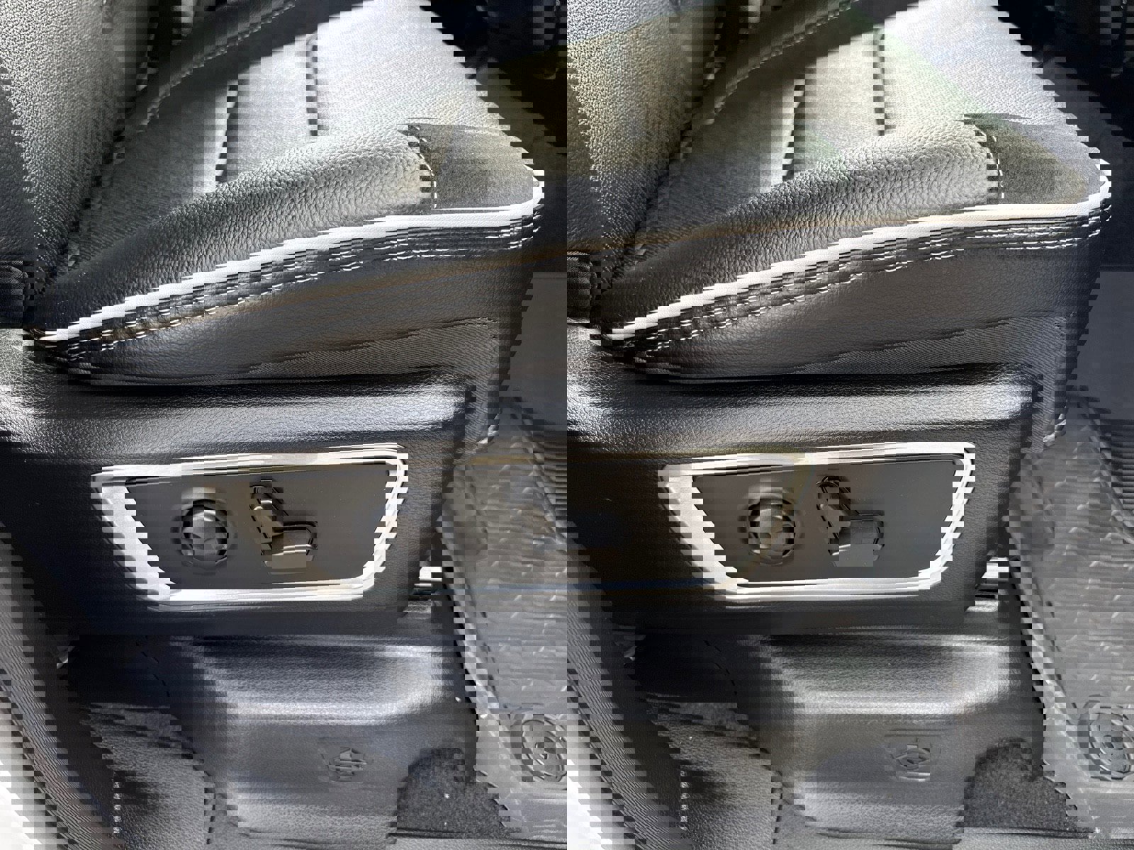 Used 2025 RAM 1500 Laramie w/ Bed Utility Group image 16