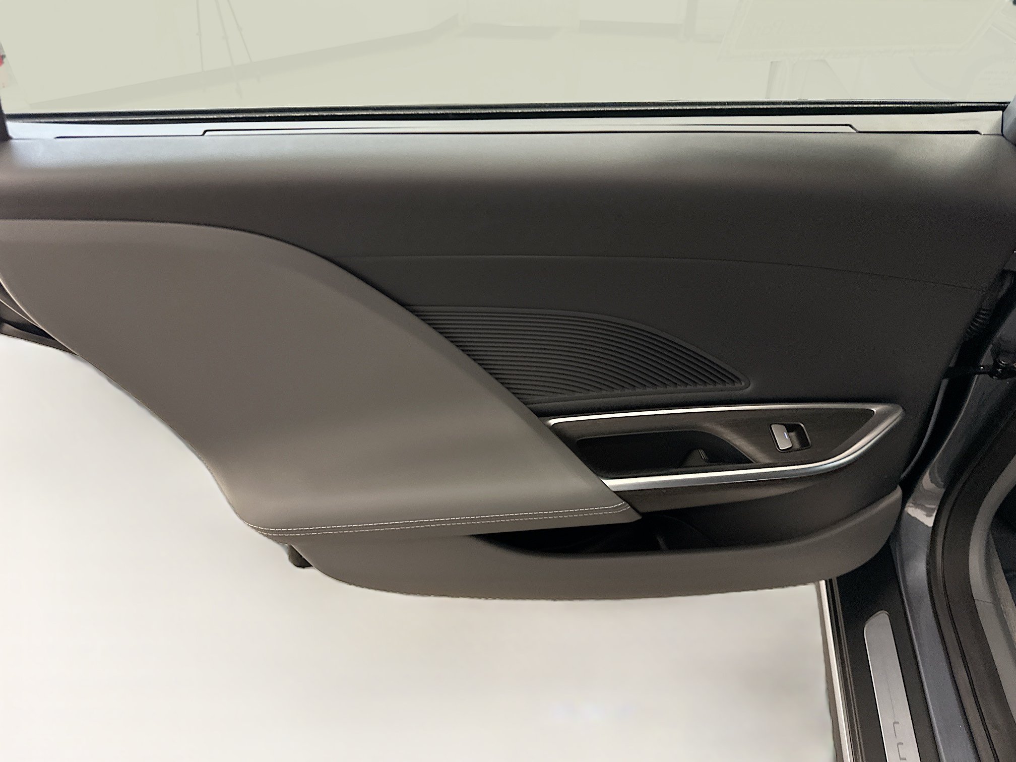 Used 2024 Lucid Air Touring AWD/4WD image 28