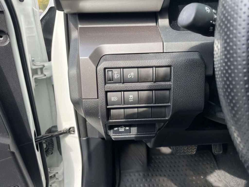 Used 2025 Toyota Tacoma SR5 image 27