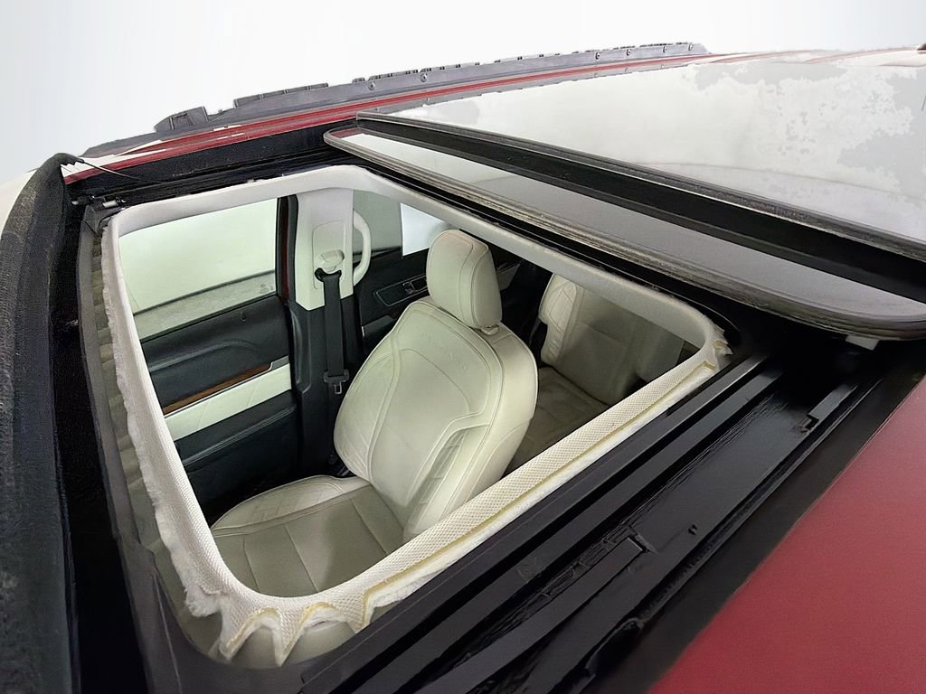 Used 2018 Ford Explorer Platinum image 16