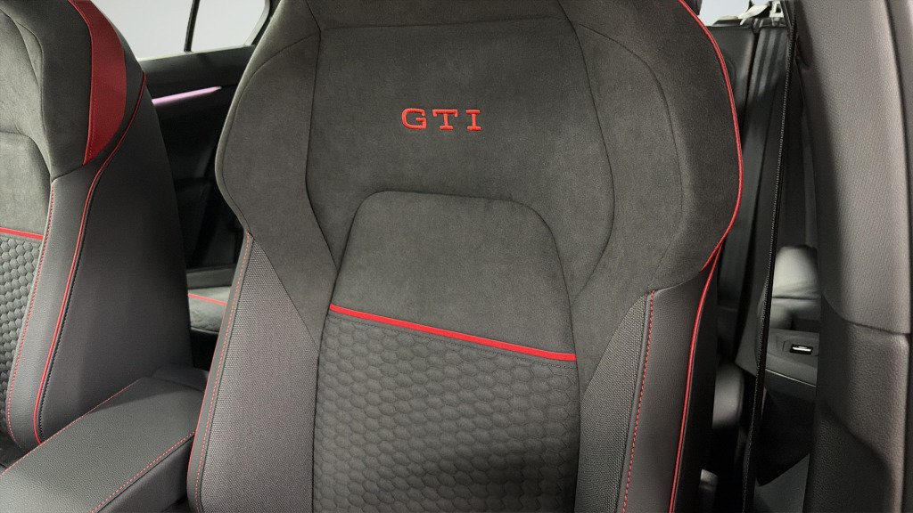 New 2026 Volkswagen GTI SE FWD image 18