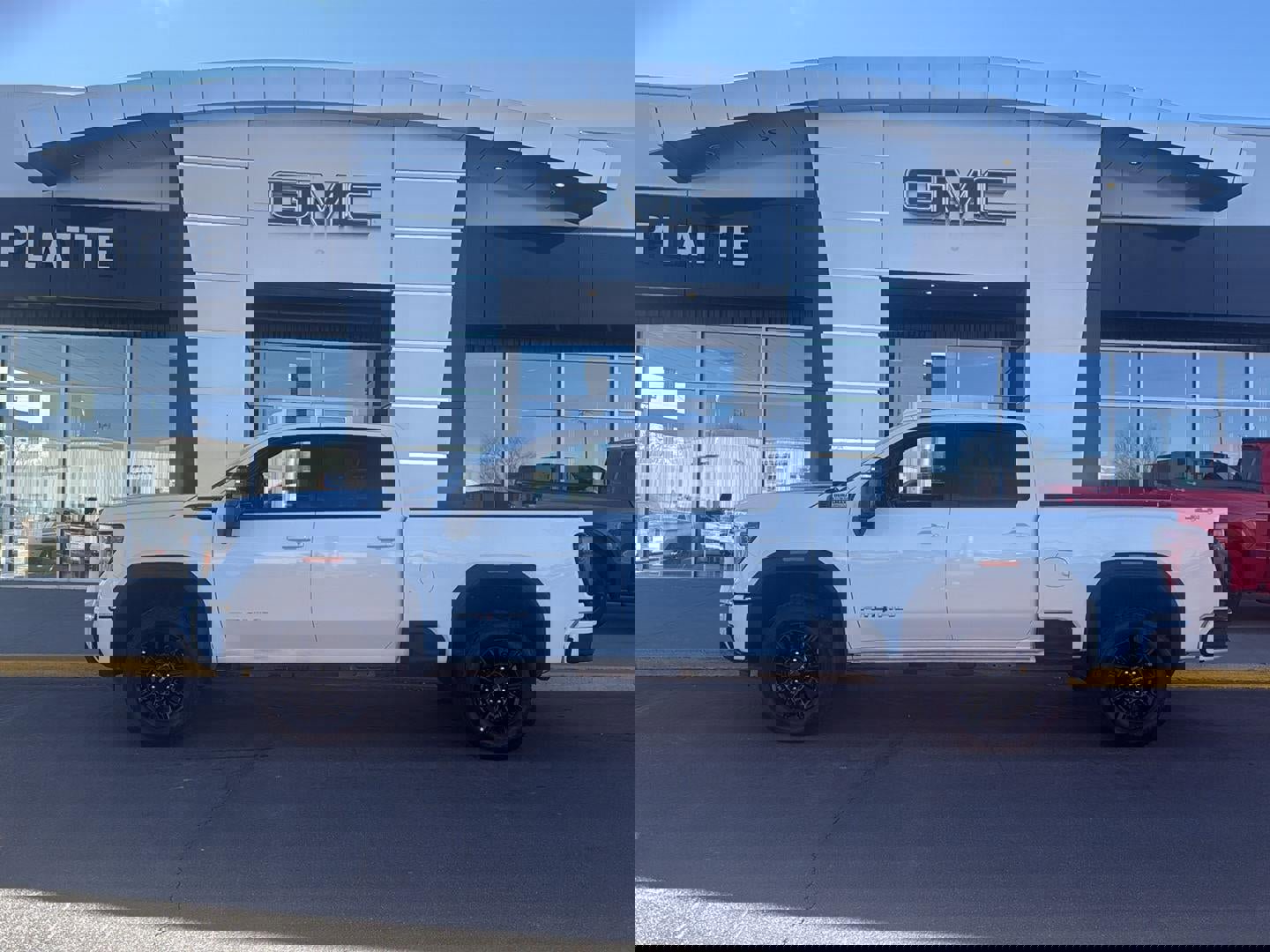 Used 2025 GMC Sierra 2500 AT4 image 1