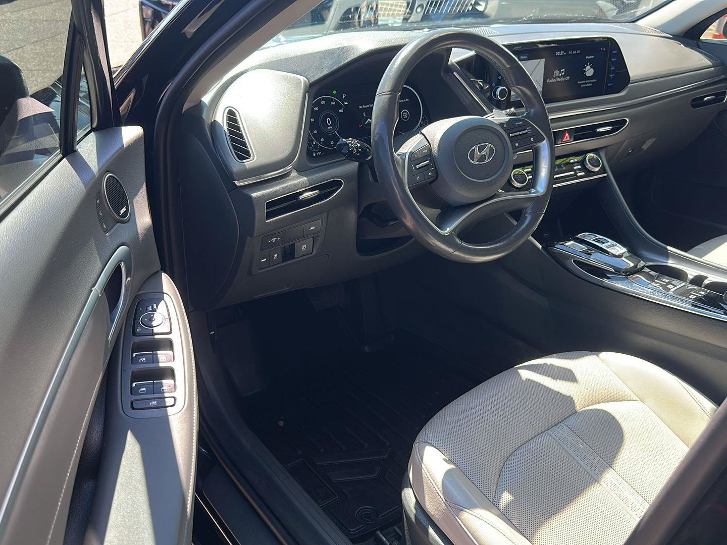 Used 2021 Hyundai Sonata Limited w/ Preferred Accessory Package FWD image 6