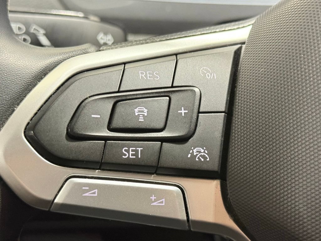 Used 2022 Volkswagen Tiguan SE AWD/4WD image 30