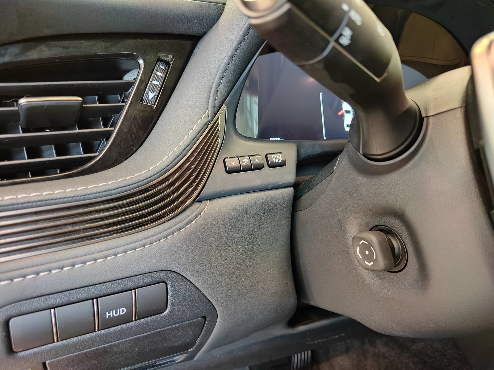 Used 2024 Lexus LS 500 RWD image 23