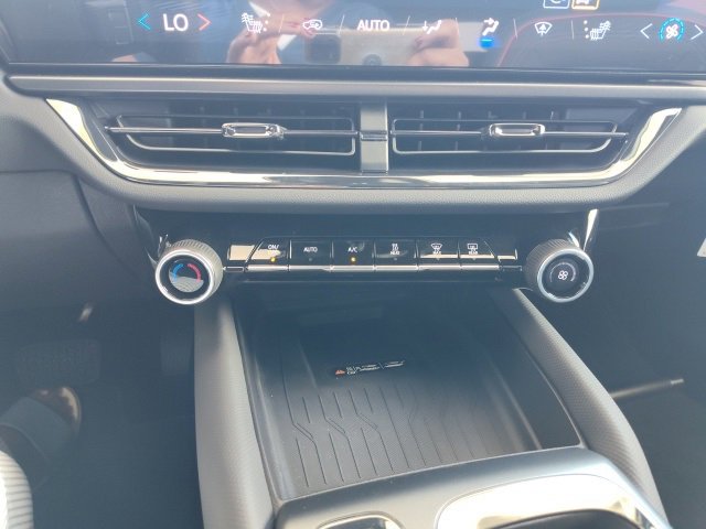 New 2025 Chevrolet Equinox EV RS image 35