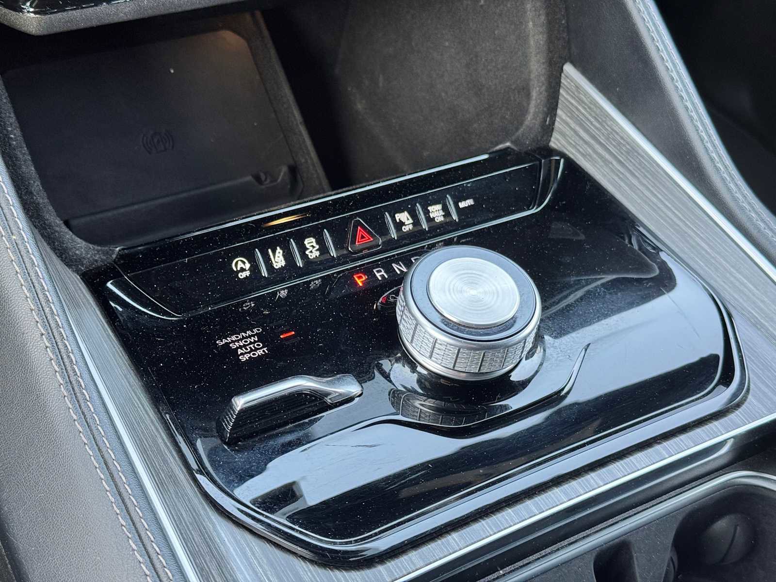 Used 2024 Jeep Wagoneer Series II w/ Flexible Seating Group image 27