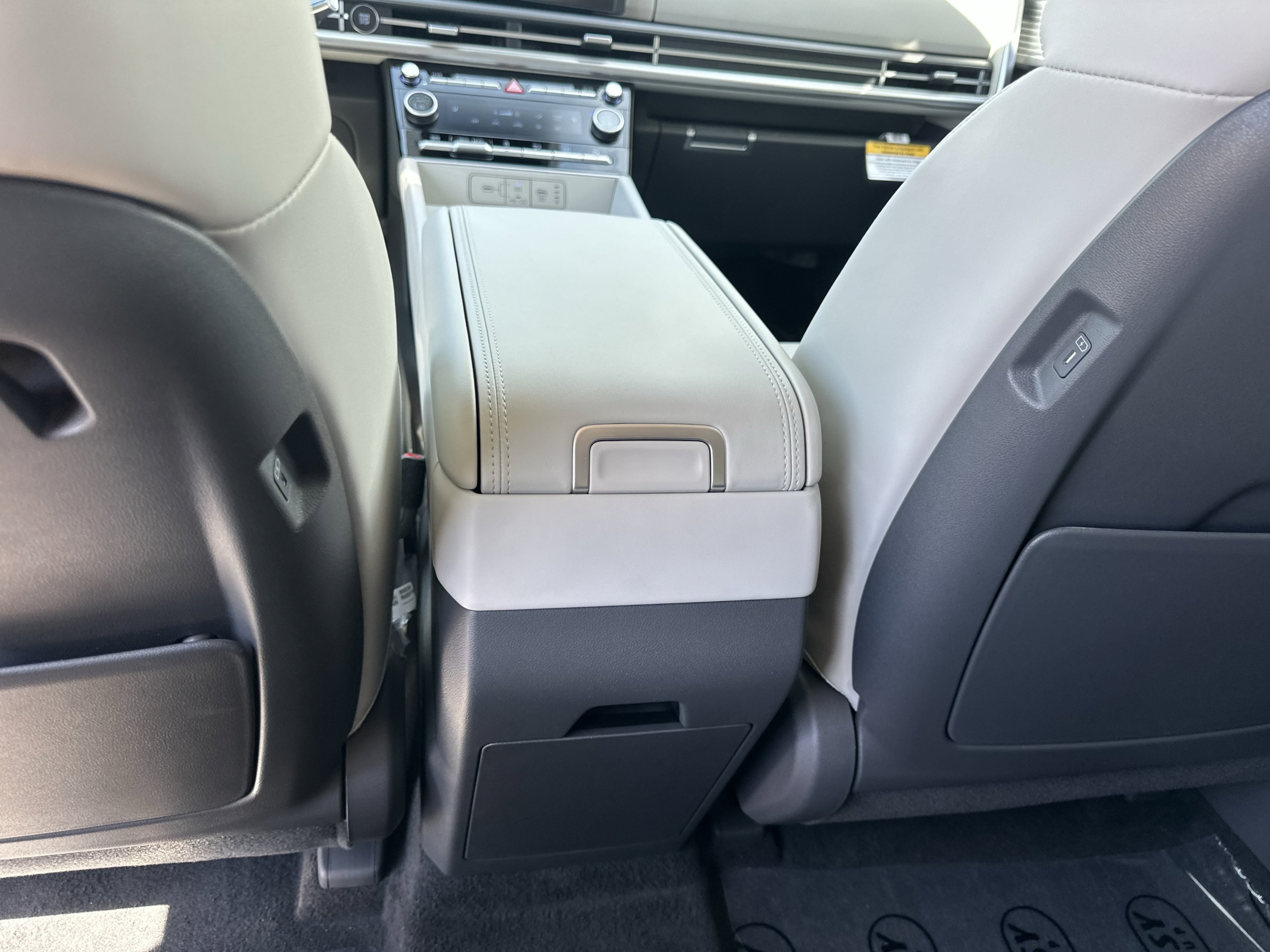 New 2027 Hyundai Santa Fe SEL FWD image 12