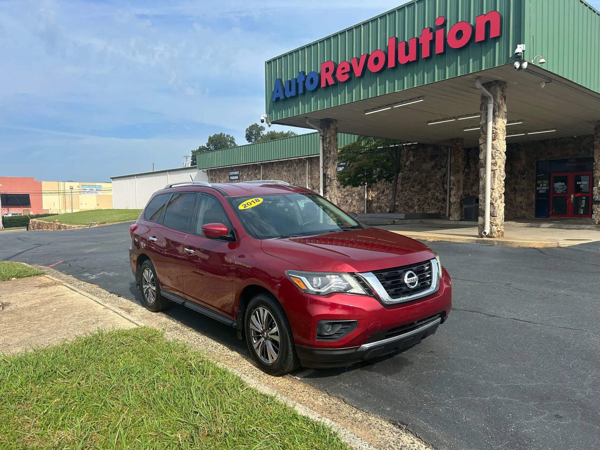 Used 2018 Nissan Pathfinder S image 1