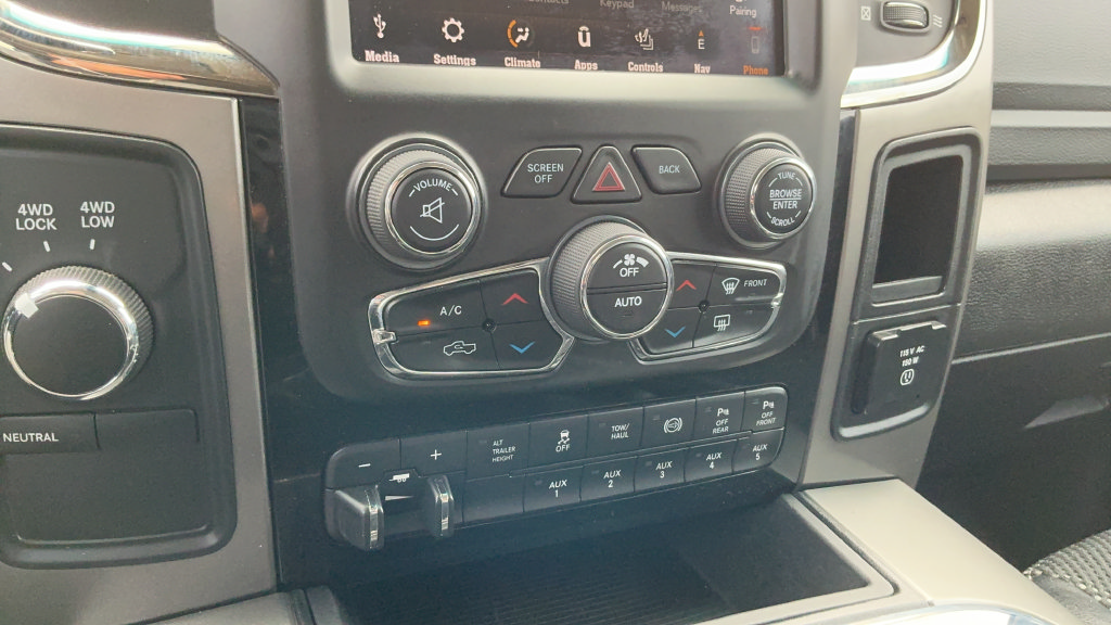 Used 2018 RAM 2500 Lone Star w/ Sport Appearance Group AWD/4WD image 16