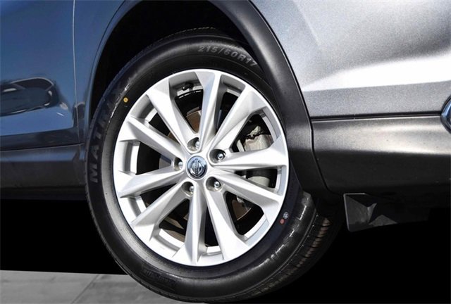 Used 2018 Nissan Rogue Sport SV w/ SV Technology Package image 3